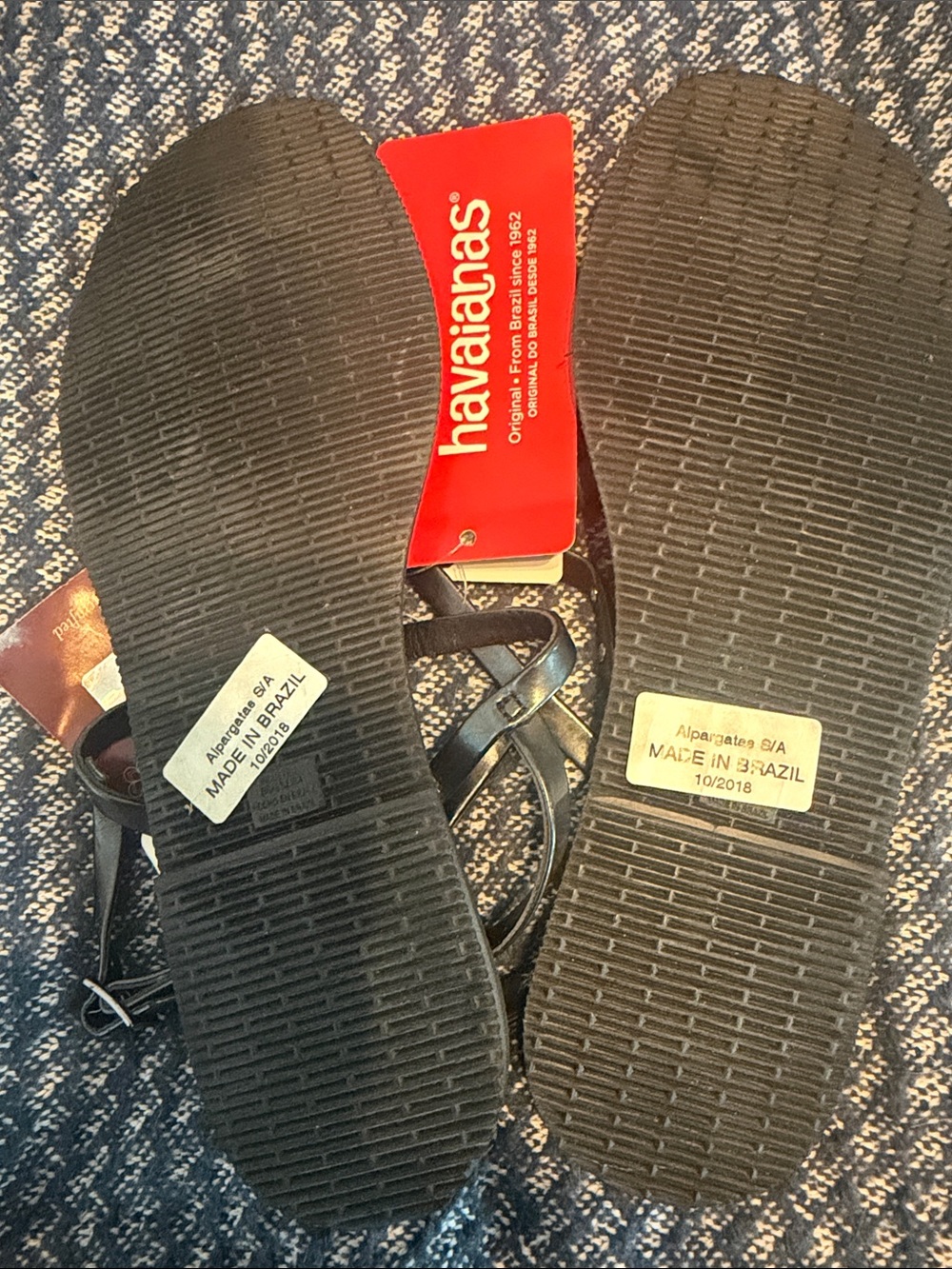 Havaianas Black T-Strap Sandals with Sparkling Accents - Picture 2 of 4